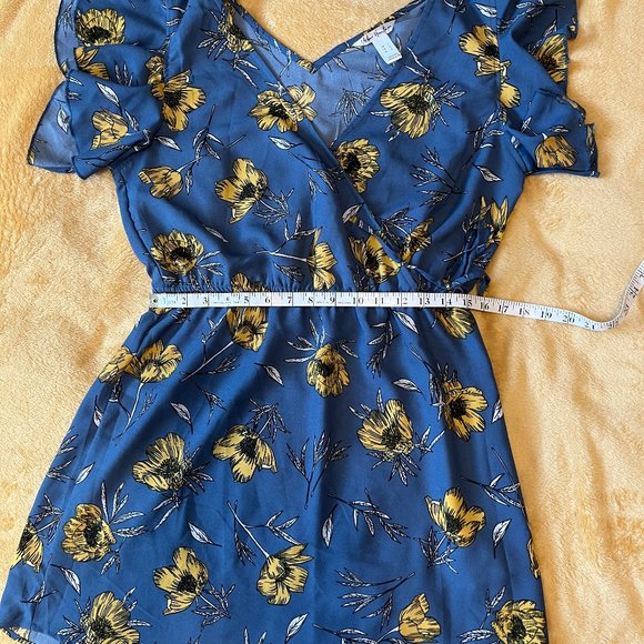 URBAN HERITAGE Dress Size Large Surplice Front V Neck Back Ruffle - Picture 13 of 16